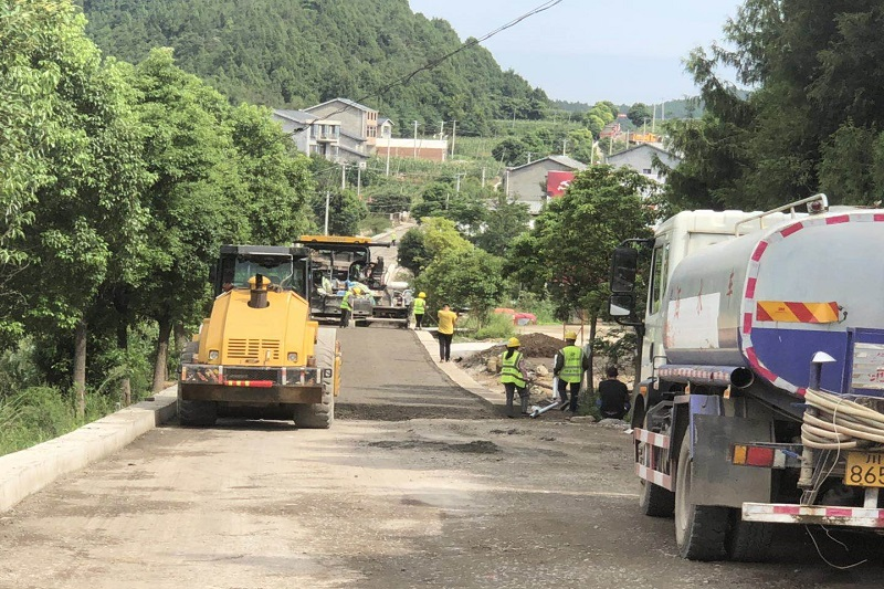 路橋集團搶晴天、戰(zhàn)雨天、斗夜間  全力以赴推進國道347項目建設
