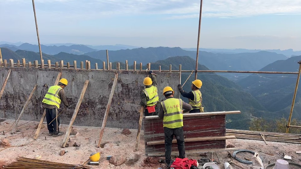 筑路修橋后，群山闊然時 ——劍閣縣下寺至利州區(qū)月壩公路項目（三個石至硝洞埡段）高質(zhì)量建設(shè)側(cè)記